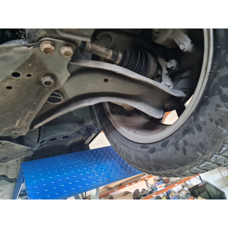 BRAZO SUSPENSION INFERIOR DELANTERO IZQUIERDO 