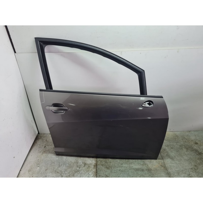 PUERTA DELANTERA DERECHA 