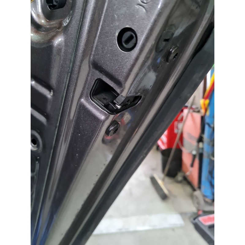 CERRADURA PUERTA TRASERA DERECHA 5K4839016AF 