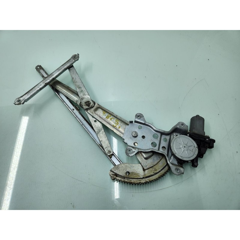 ELEVALUNAS DELANTERO IZQUIERDO 8353063J01 