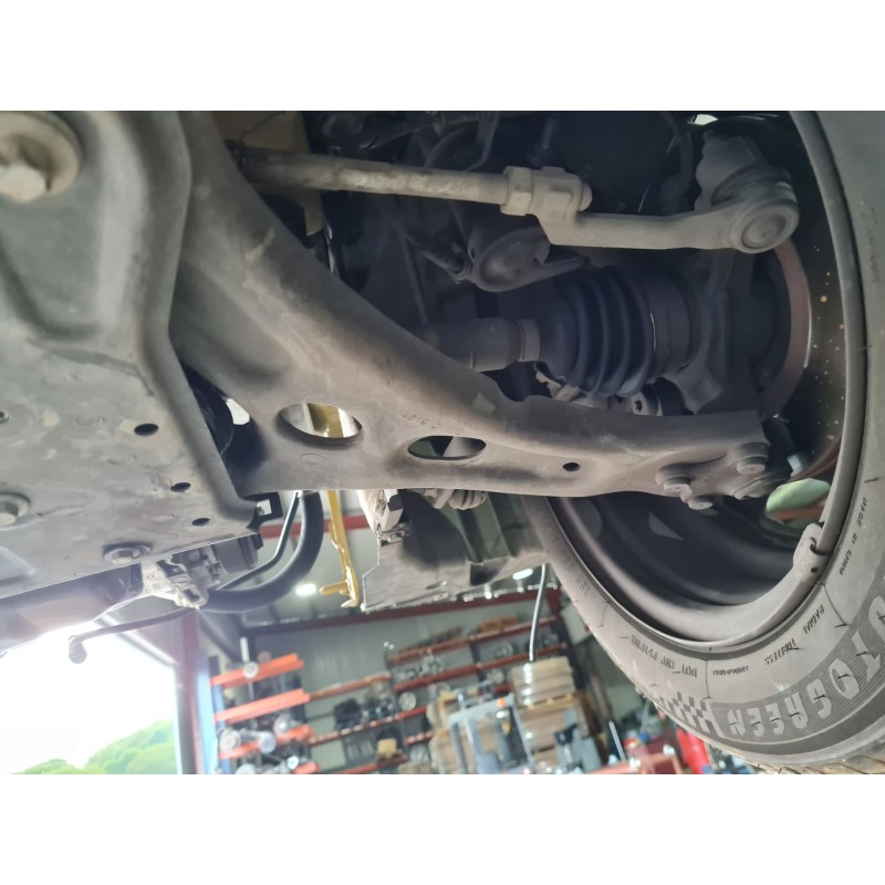 BRAZO SUSPENSION INFERIOR DELANTERO DERECHO 