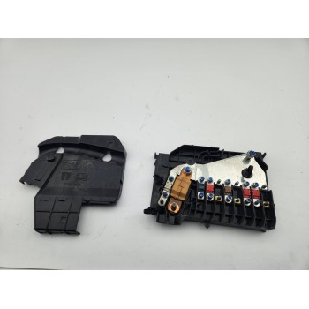 CAJA RELES / FUSIBLES AV6T14A067BC 