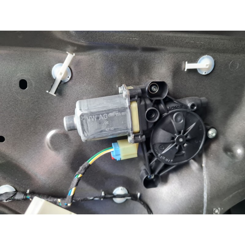 ELEVALUNAS DELANTERO IZQUIERDO 8W0959801 