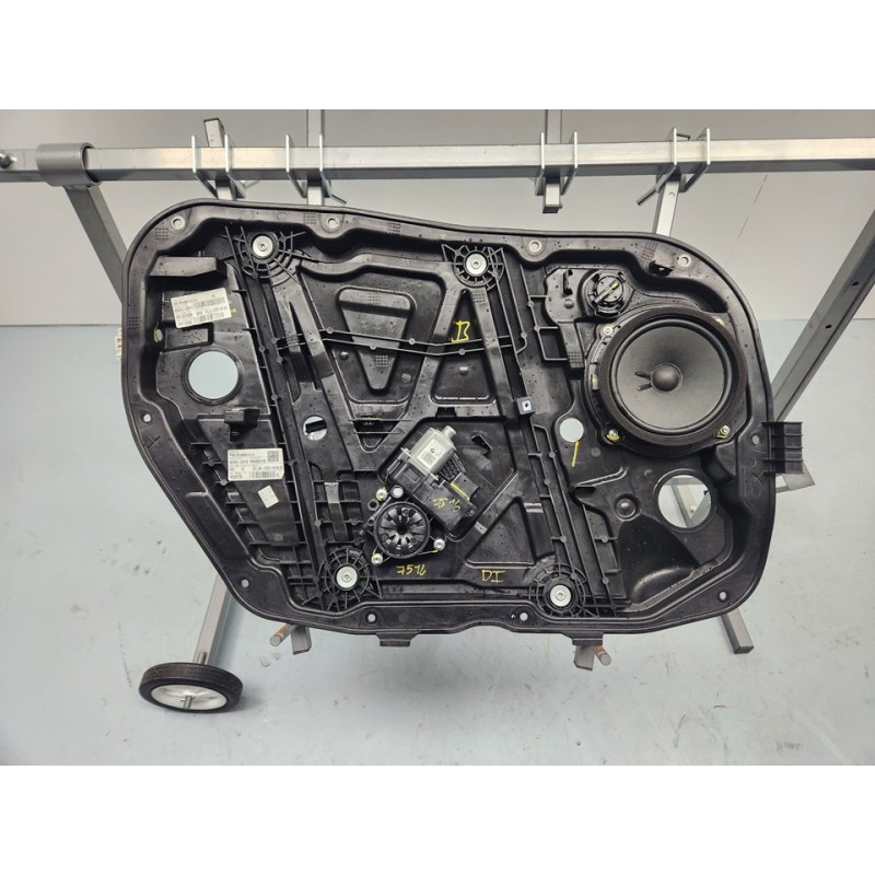 ELEVALUNAS DELANTERO IZQUIERDO 82470J7010 