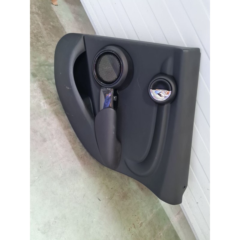GUARNECIDO PUERTA TRASERA DERECHA 