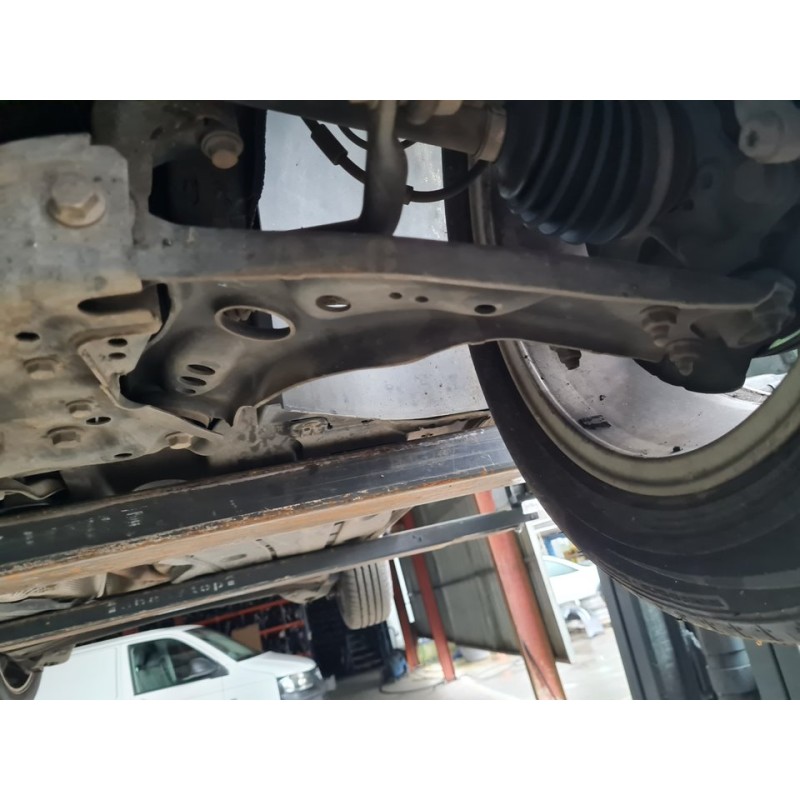 BRAZO SUSPENSION INFERIOR DELANTERO IZQUIERDO 