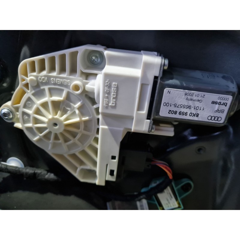 ELEVALUNAS DELANTERO DERECHO 8K0959802 