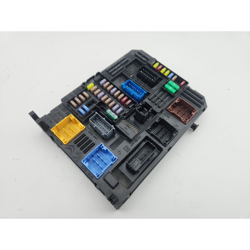 CAJA RELES / FUSIBLES 9845141280 