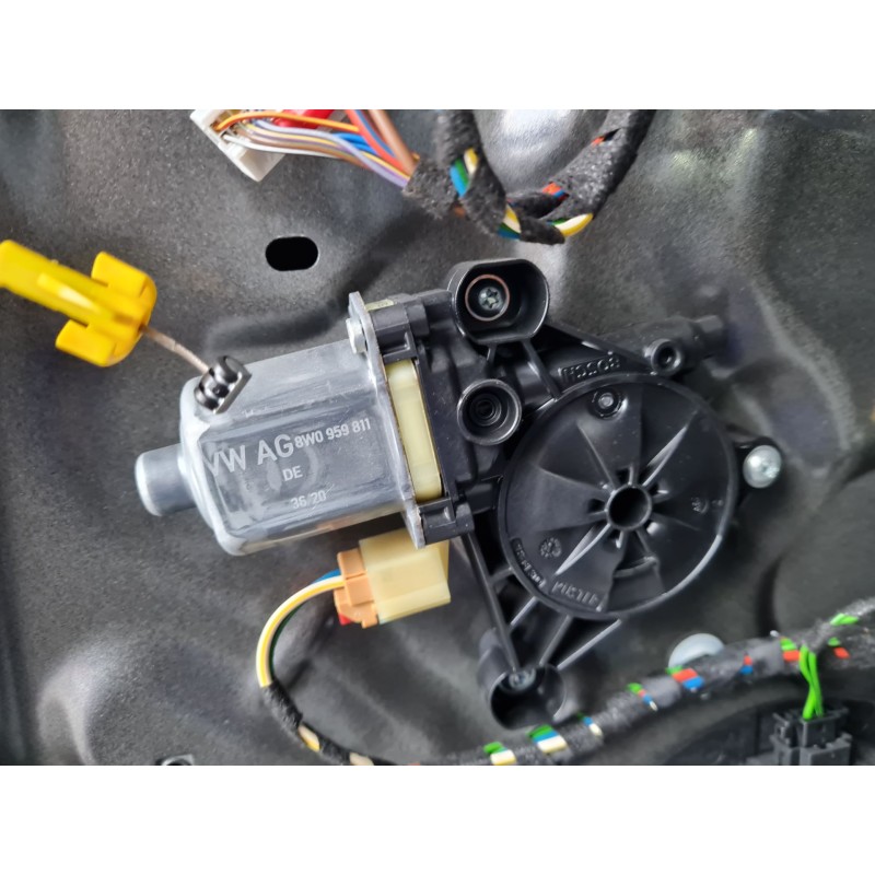 ELEVALUNAS TRASERO IZQUIERDO 8W0959811 
