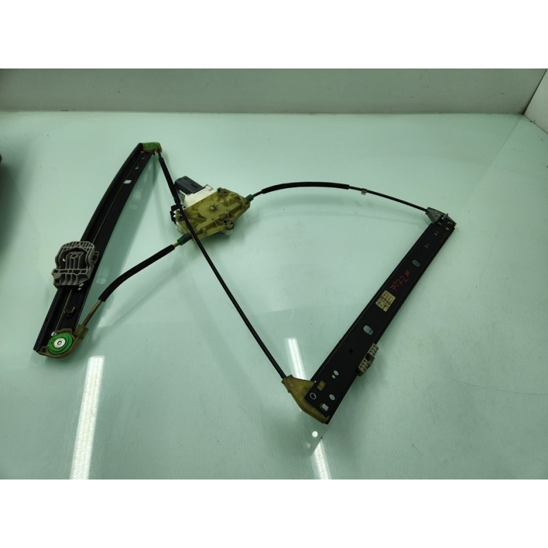 ELEVALUNAS DELANTERO DERECHO 4L0837462A 