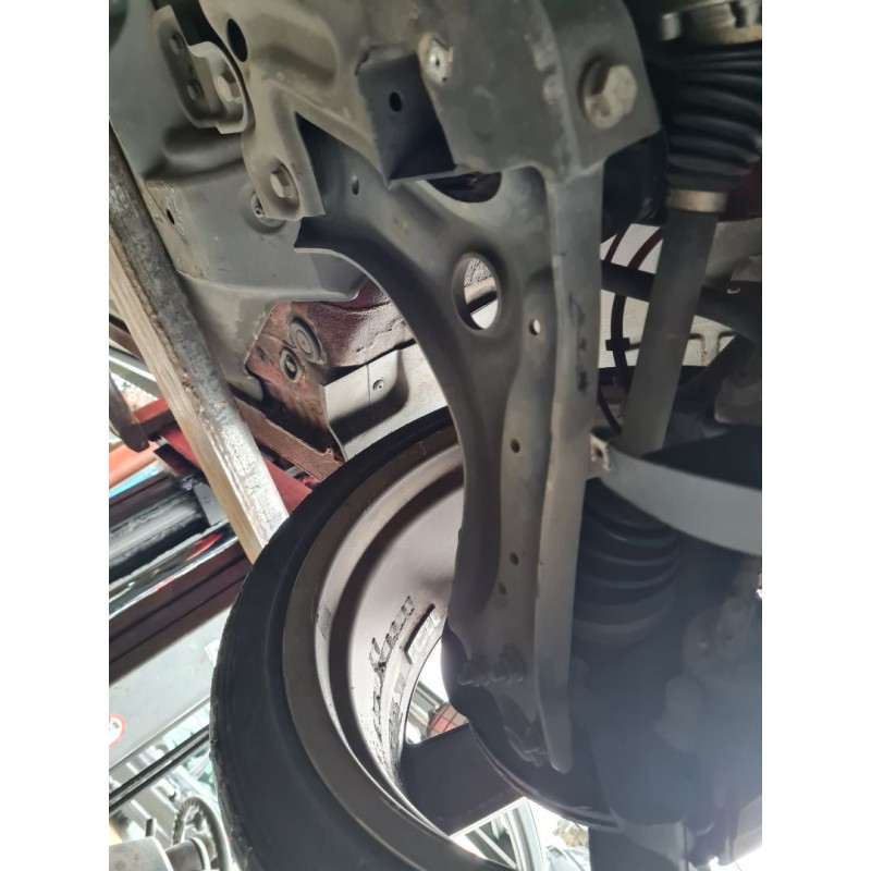 BRAZO SUSPENSION INFERIOR DELANTERO IZQUIERDO 