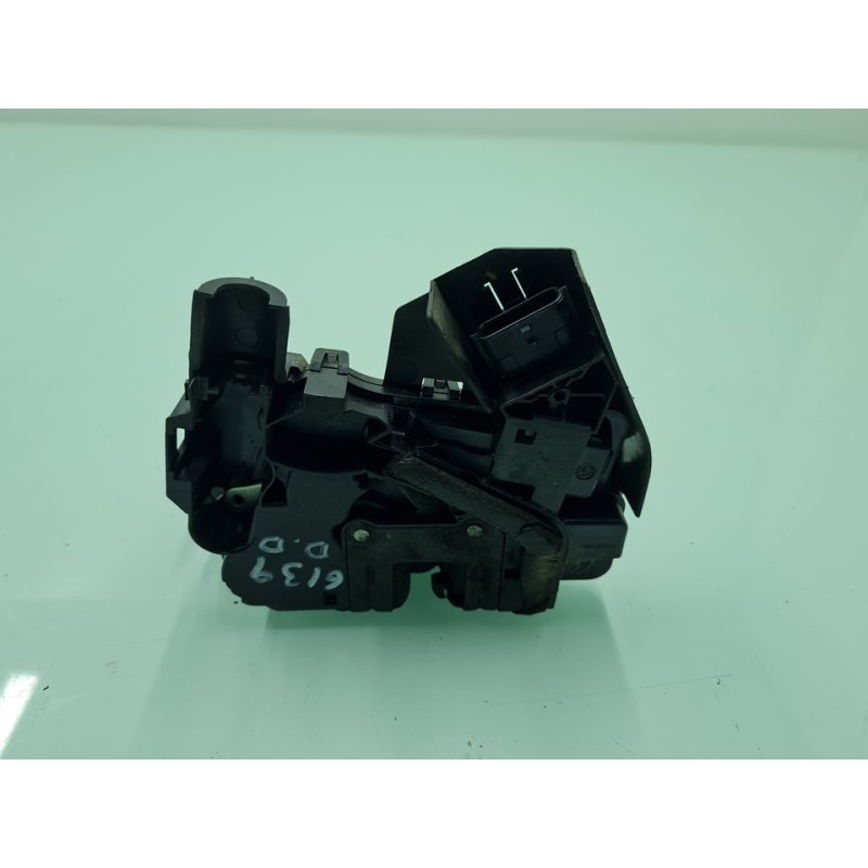 CERRADURA PUERTA DELANTERA DERECHA 805020256R 