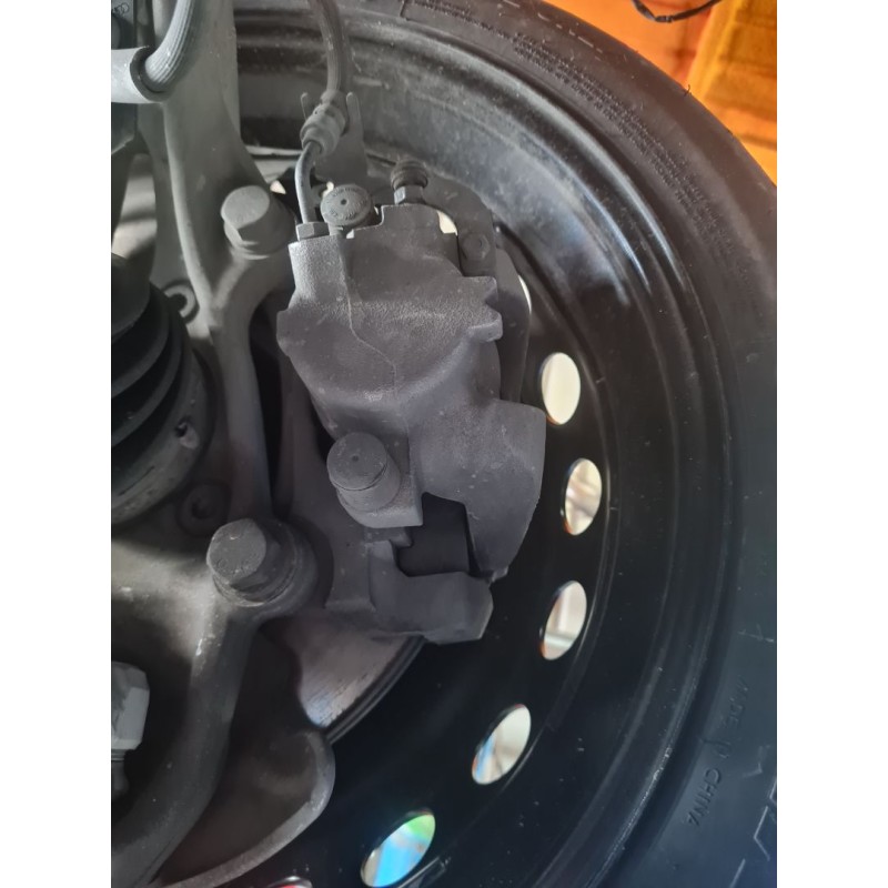 PINZA DE FRENO DELANTERA DERECHA 8W0615404 