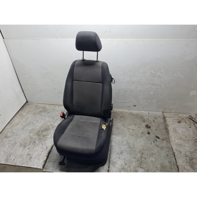 ASIENTO DELANTERO IZQUIERDO 