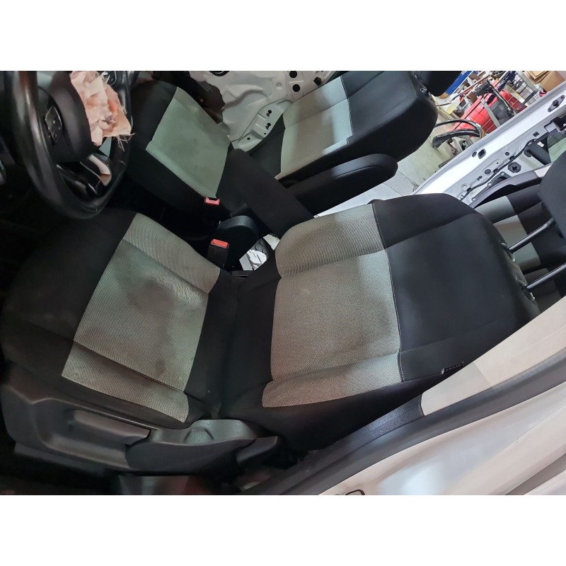 ASIENTO DELANTERO IZQUIERDO 