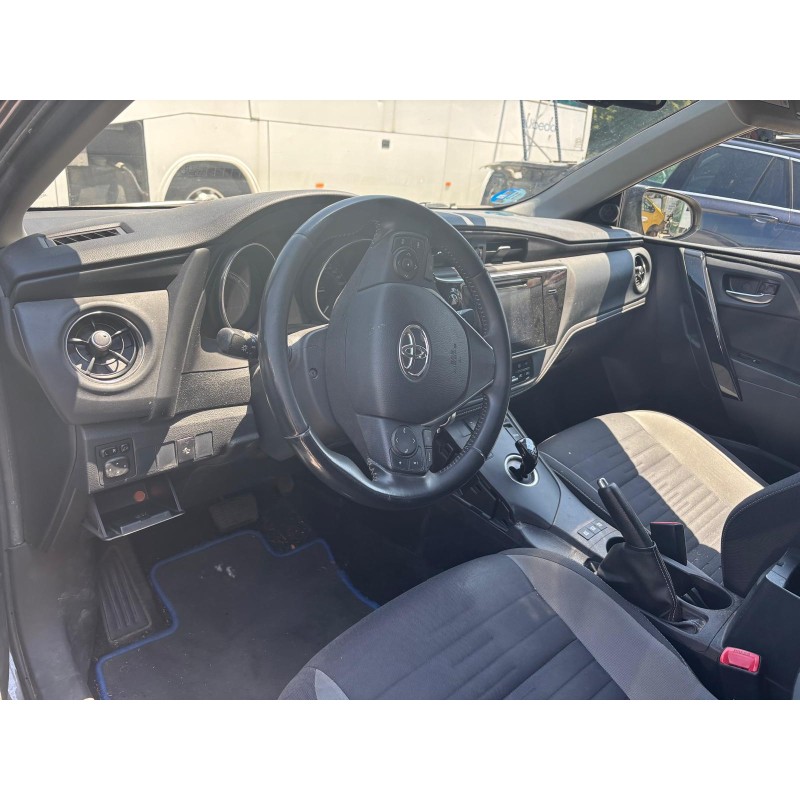 toyota auris (_e18_) del año 2016