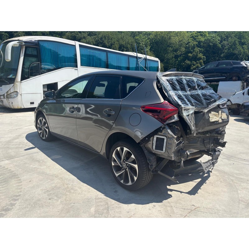toyota auris (_e18_) del año 2016