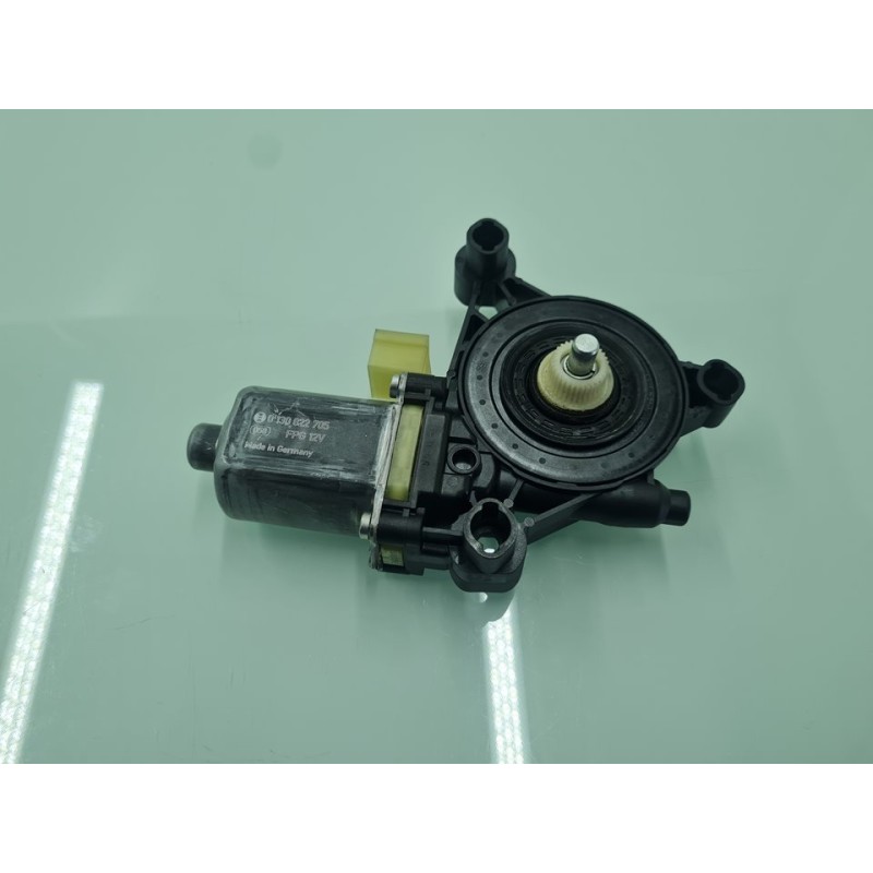 MOTOR ELEVALUNAS DELANTERO DERECHO 8W0959801 