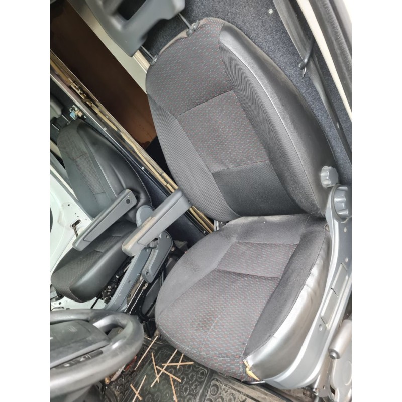 ASIENTO DELANTERO IZQUIERDO 