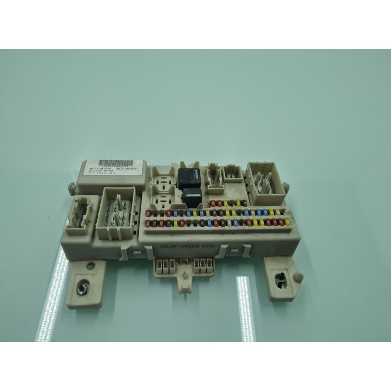 CAJA RELES / FUSIBLES 4M5T14A073 
