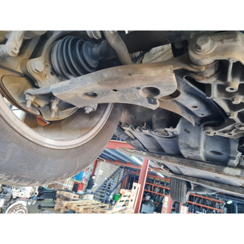BRAZO SUSPENSION INFERIOR DELANTERO DERECHO 