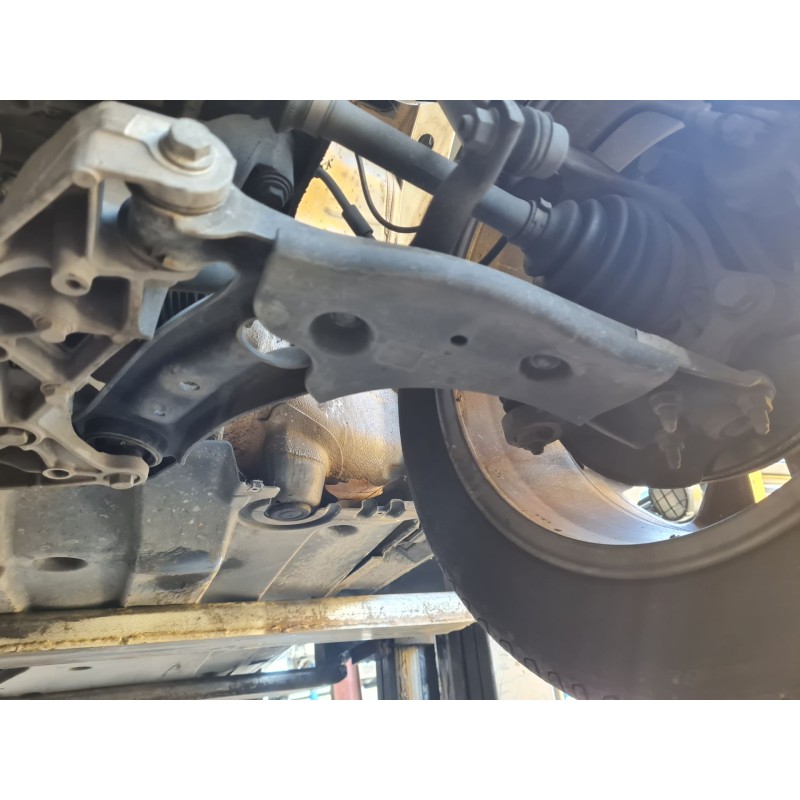 BRAZO SUSPENSION INFERIOR DELANTERO IZQUIERDO 
