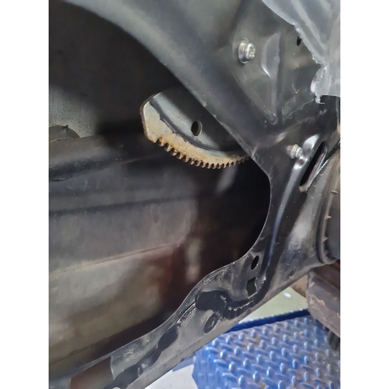 ELEVALUNAS DELANTERO IZQUIERDO 8340279J12 