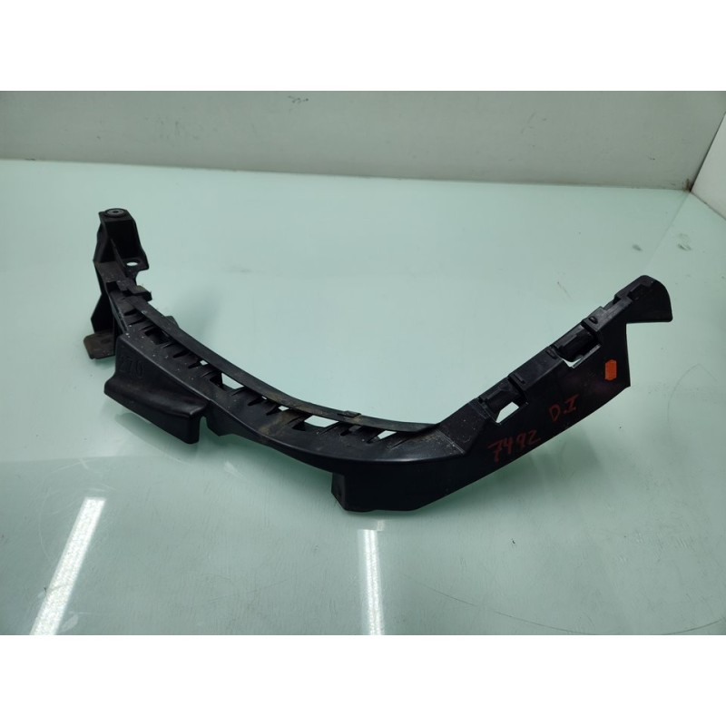 SOPORTE FARO IZQUIERDO 6F0807889 