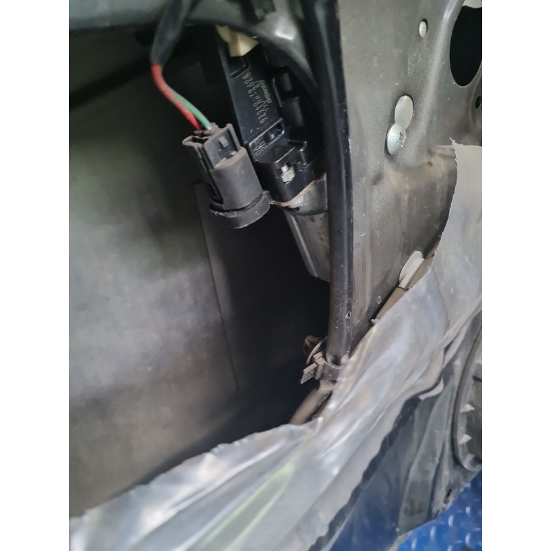 ELEVALUNAS TRASERO IZQUIERDO 8354079J01 