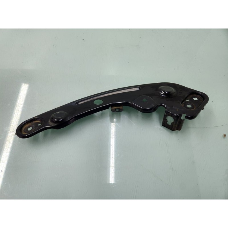 SOPORTE FARO IZQUIERDO 2GA805931 