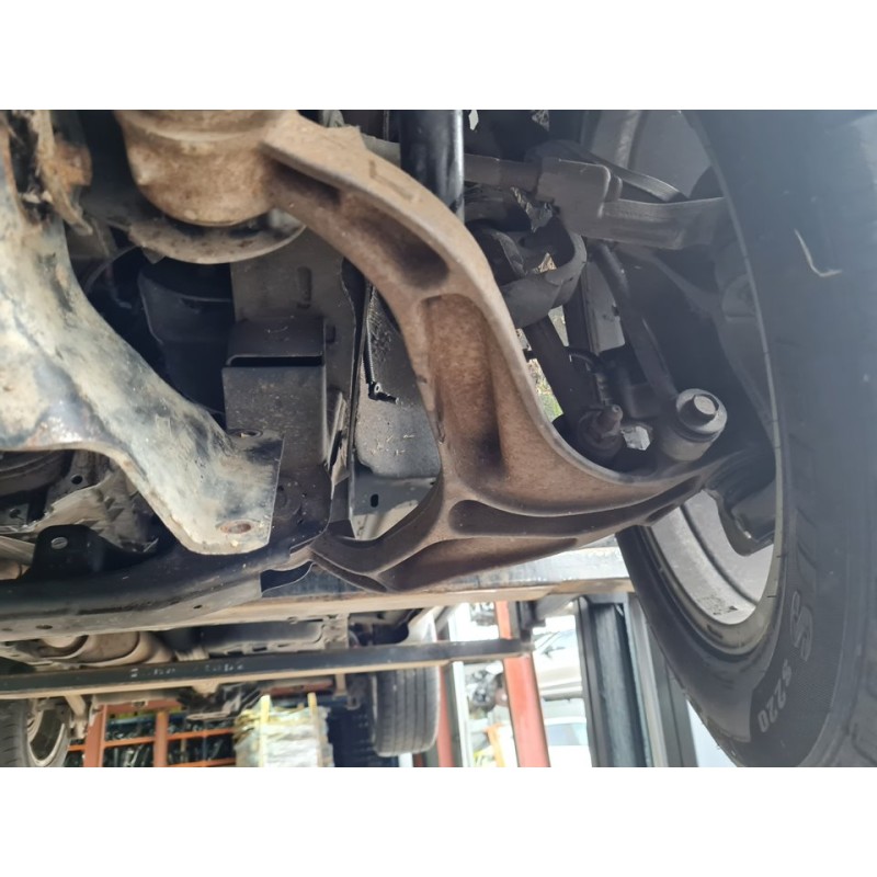 BRAZO SUSPENSION INFERIOR DELANTERO IZQUIERDO 