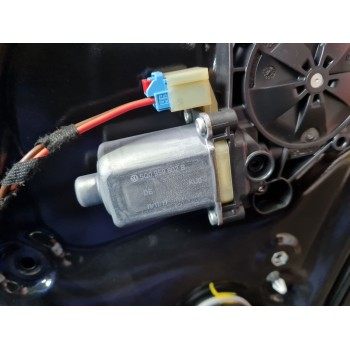 ELEVALUNAS DELANTERO DERECHO 3V0837462A 