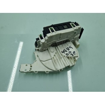 CERRADURA PUERTA DELANTERA DERECHA A2047203035 