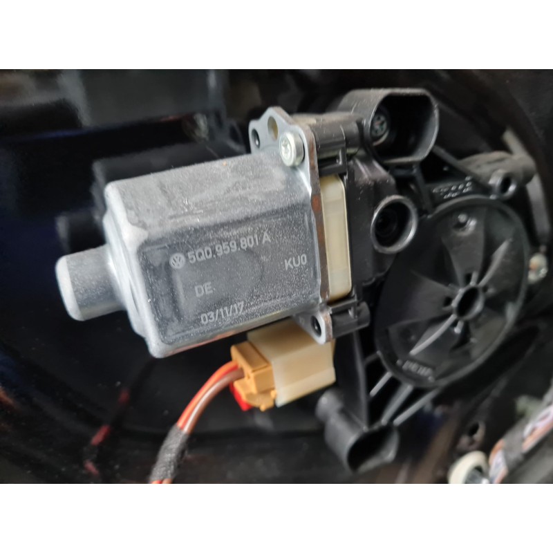 ELEVALUNAS TRASERO IZQUIERDO 3V0839461 