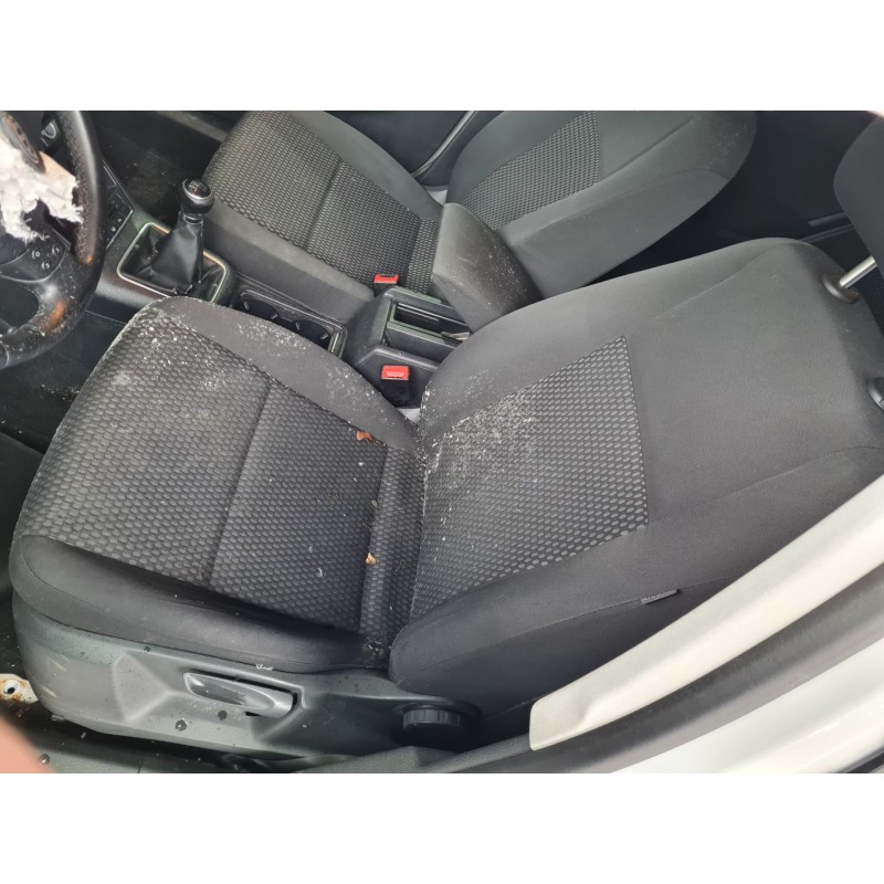 ASIENTO DELANTERO IZQUIERDO 