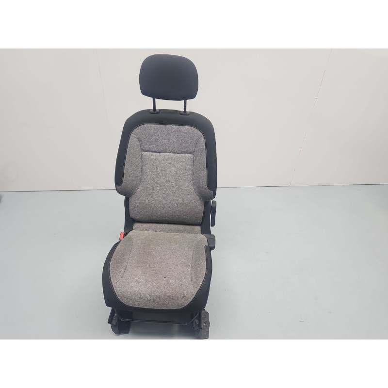 ASIENTO DELANTERO IZQUIERDO 