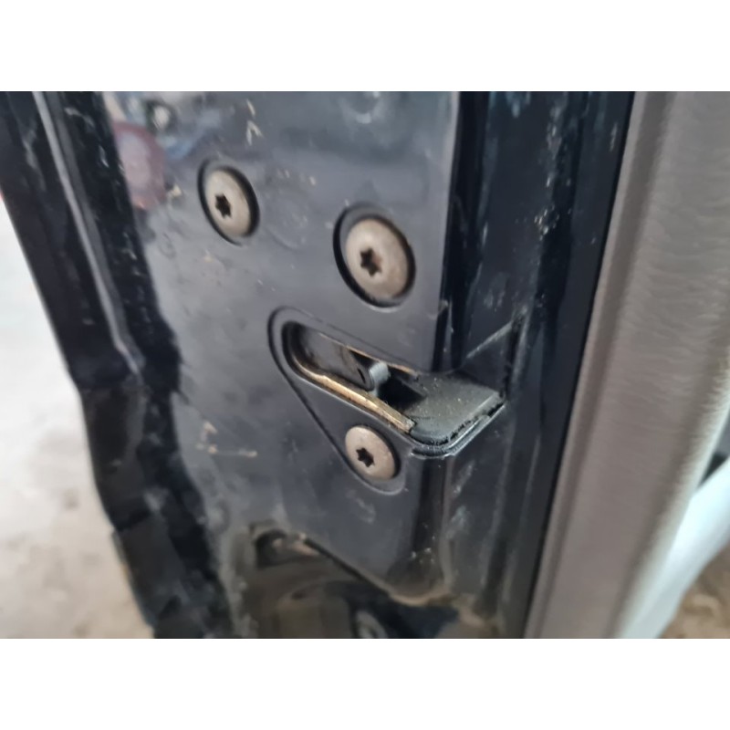 CERRADURA PUERTA DELANTERA IZQUIERDA 