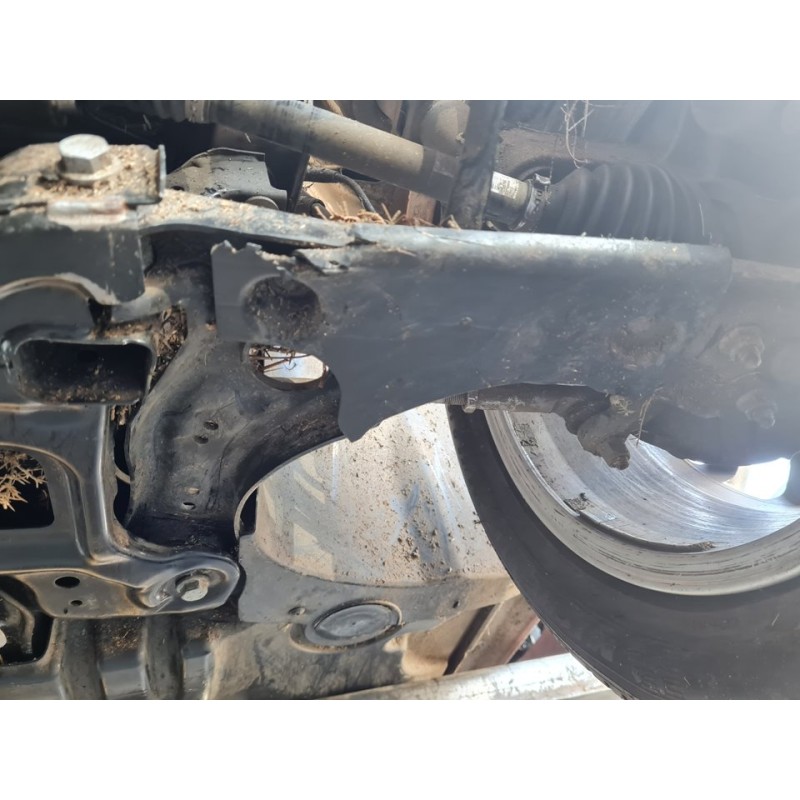 BRAZO SUSPENSION INFERIOR DELANTERO IZQUIERDO 