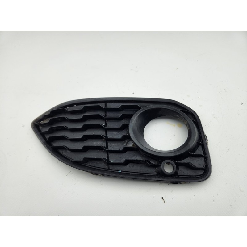 REJILLA PARAGOLPES DERECHA 51118061322 