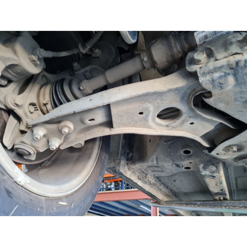 BRAZO SUSPENSION INFERIOR DELANTERO DERECHO 