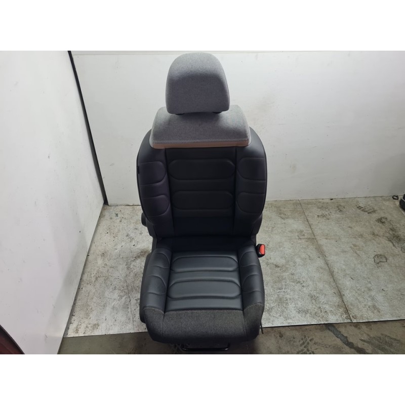 ASIENTO DELANTERO DERECHO 