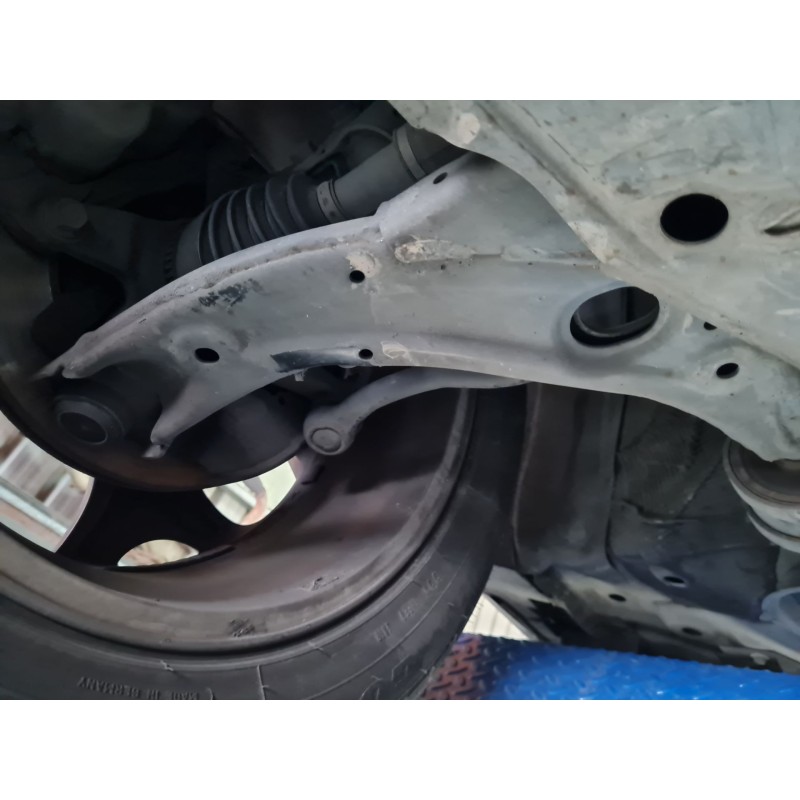 BRAZO SUSPENSION INFERIOR DELANTERO DERECHO EH6434300 