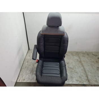 ASIENTO DELANTERO IZQUIERDO 