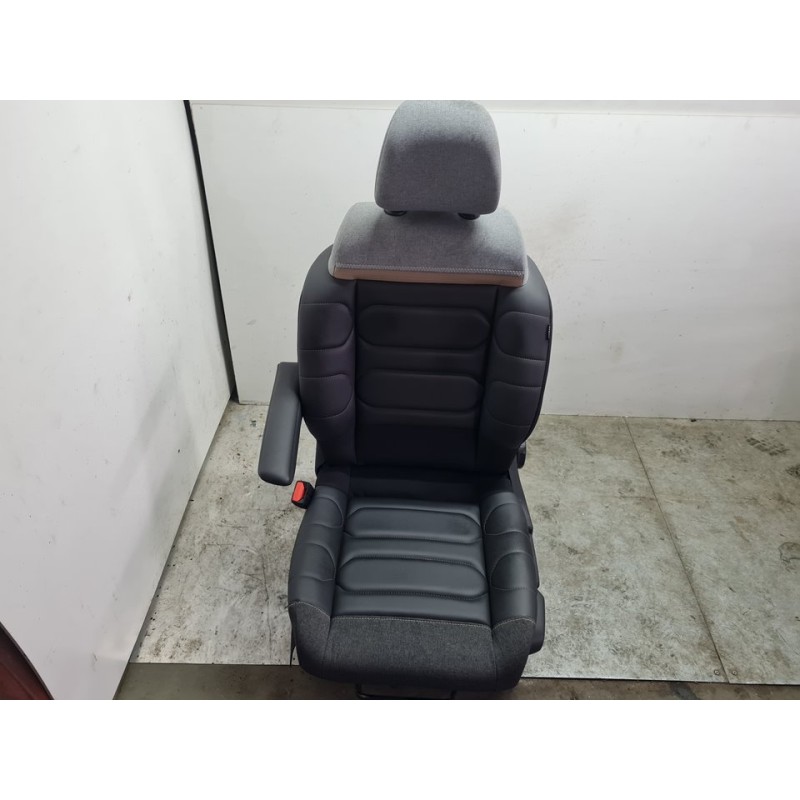 ASIENTO DELANTERO IZQUIERDO 