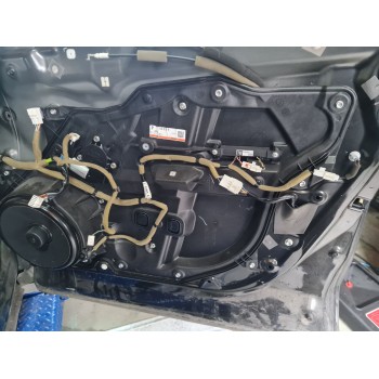 ELEVALUNAS DELANTERO DERECHO EG525897X 