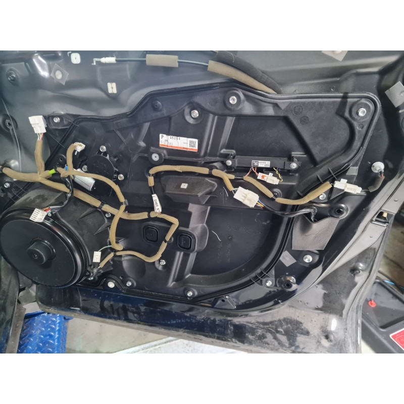 ELEVALUNAS DELANTERO DERECHO EG525897X 