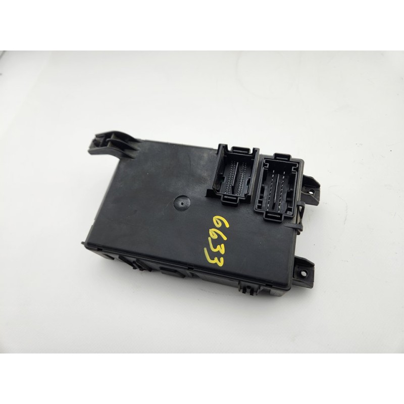 CAJA RELES / FUSIBLES 13350672 