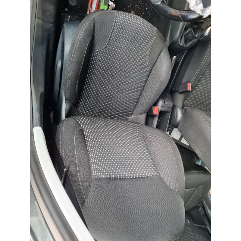 ASIENTO DELANTERO IZQUIERDO 