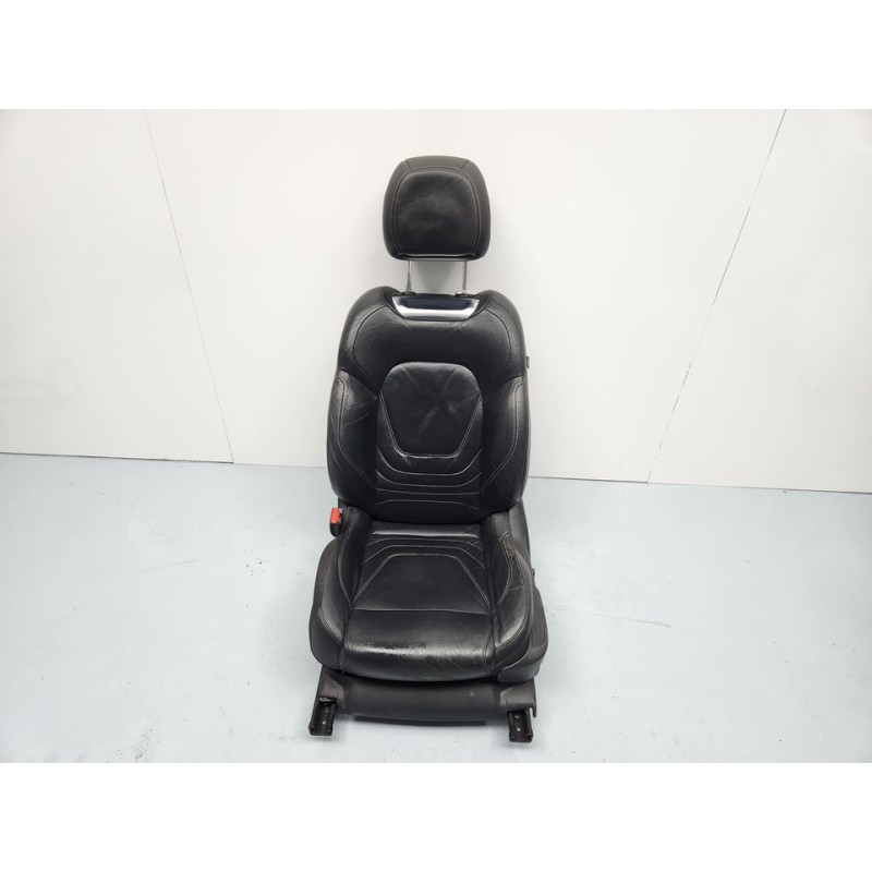 ASIENTO DELANTERO IZQUIERDO 