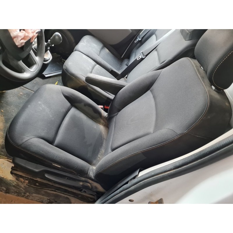 ASIENTO DELANTERO IZQUIERDO 